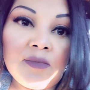 Meet your Posher, Edith